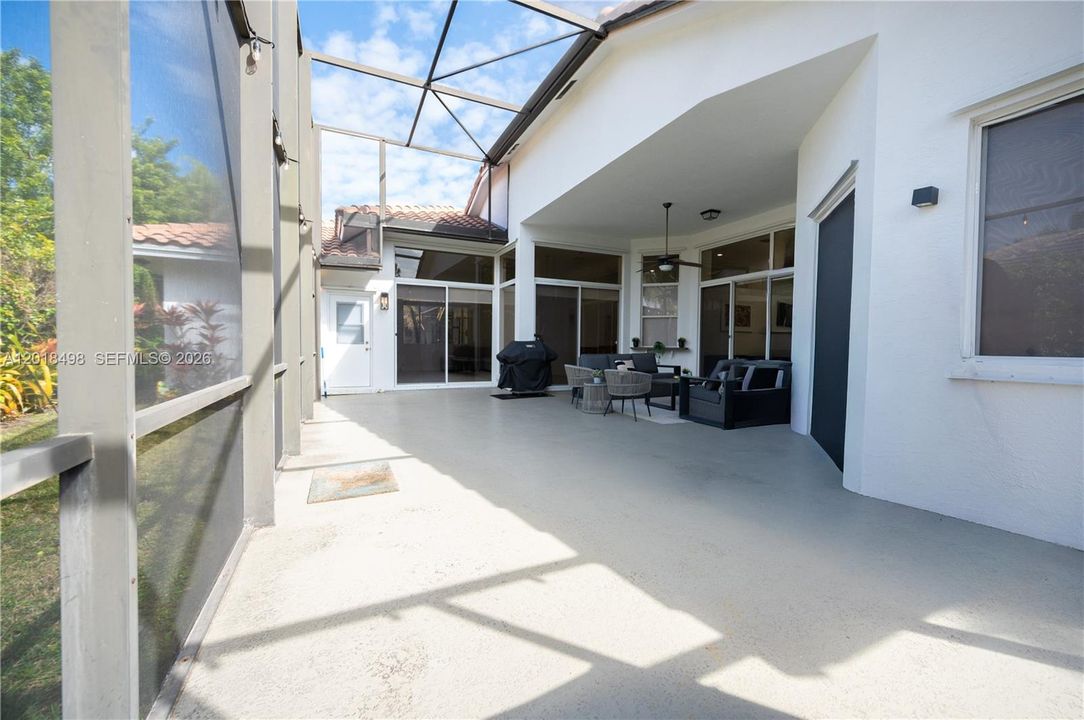 For Sale: $1,075,000 (5 beds, 4 baths, 2716 Square Feet)