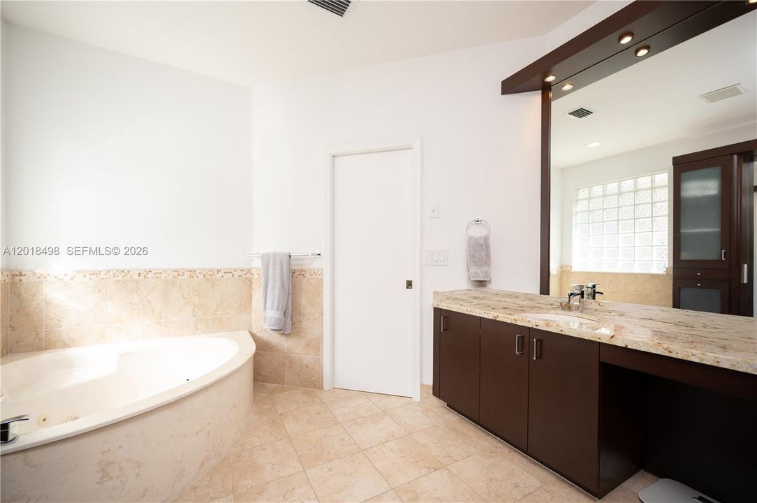 For Sale: $1,075,000 (5 beds, 4 baths, 2716 Square Feet)