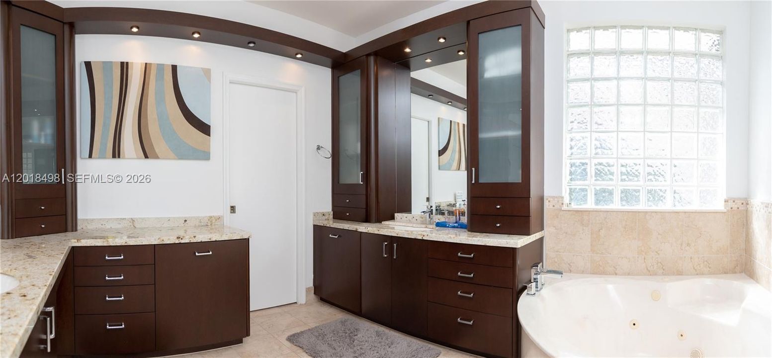 For Sale: $1,075,000 (5 beds, 4 baths, 2716 Square Feet)