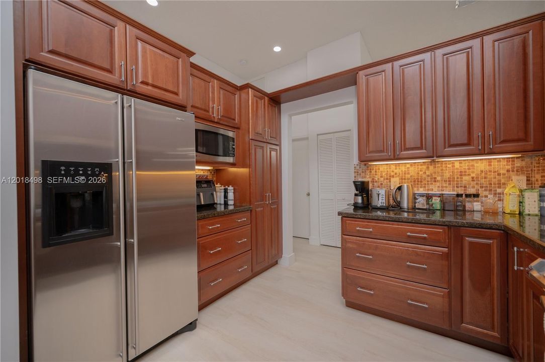 For Sale: $1,075,000 (5 beds, 4 baths, 2716 Square Feet)
