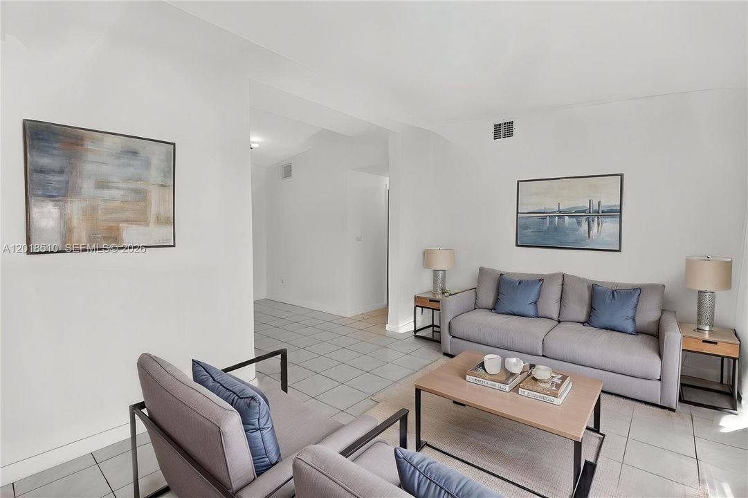 Active With Contract: $365,000 (2 beds, 1 baths, 950 Square Feet)
