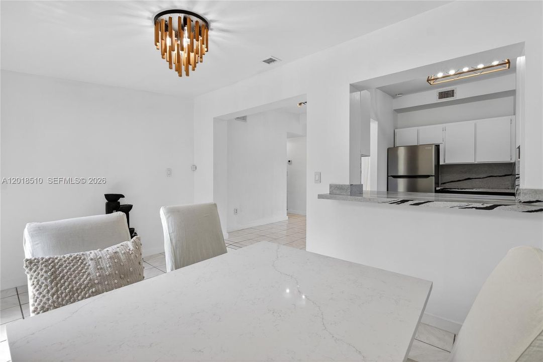 Active With Contract: $365,000 (2 beds, 1 baths, 950 Square Feet)