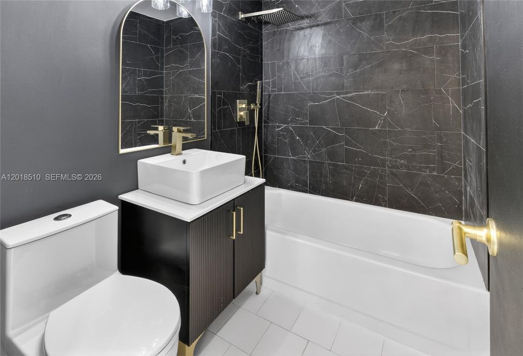 Active With Contract: $365,000 (2 beds, 1 baths, 950 Square Feet)