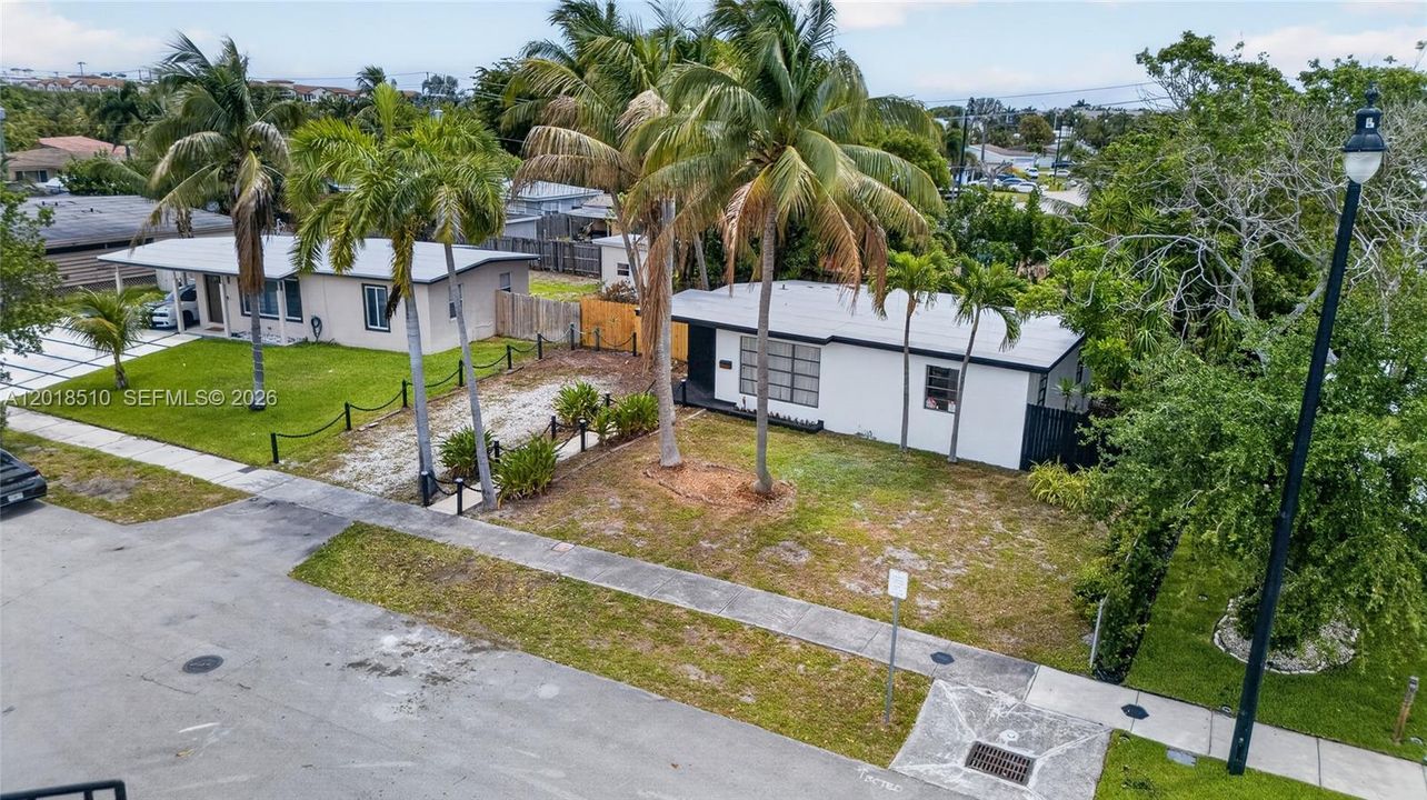 Active With Contract: $365,000 (2 beds, 1 baths, 950 Square Feet)