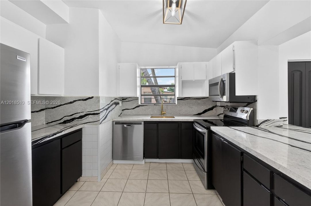 Active With Contract: $365,000 (2 beds, 1 baths, 950 Square Feet)
