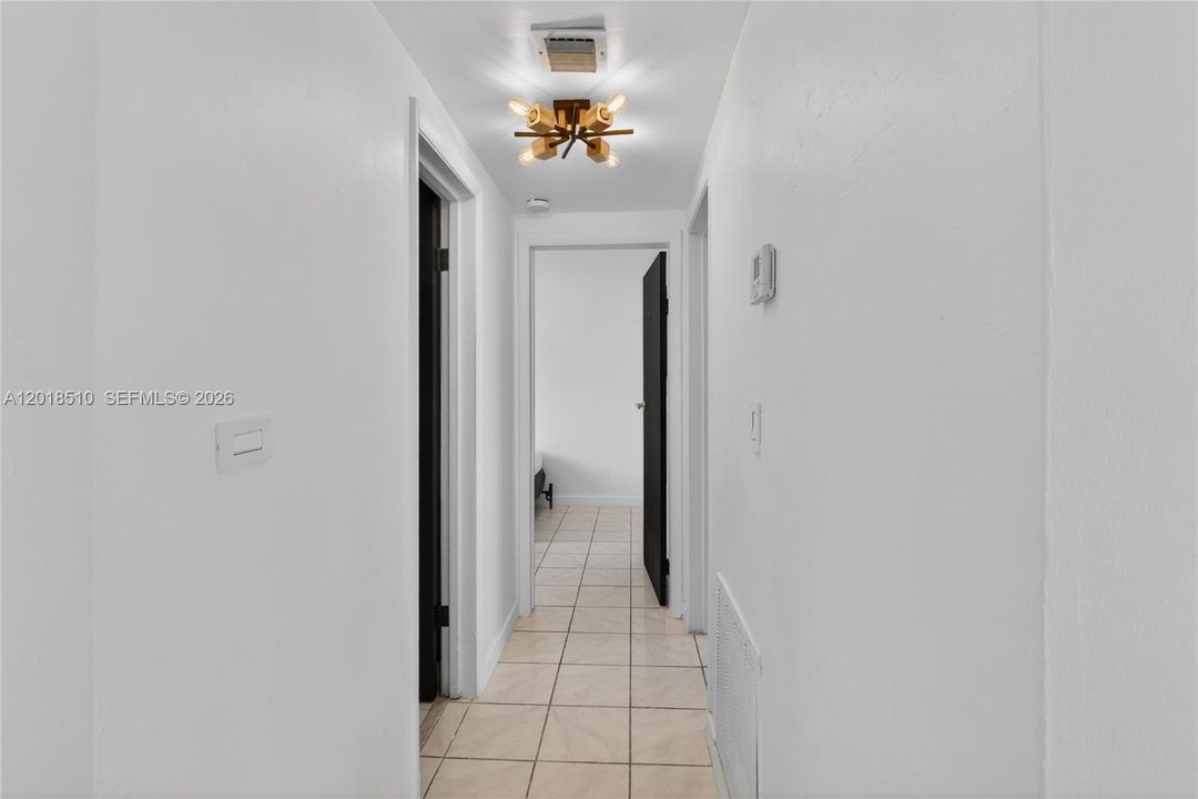 Active With Contract: $365,000 (2 beds, 1 baths, 950 Square Feet)
