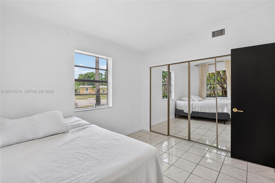 Active With Contract: $365,000 (2 beds, 1 baths, 950 Square Feet)