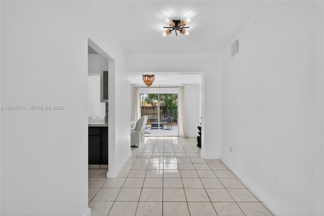 Active With Contract: $365,000 (2 beds, 1 baths, 950 Square Feet)