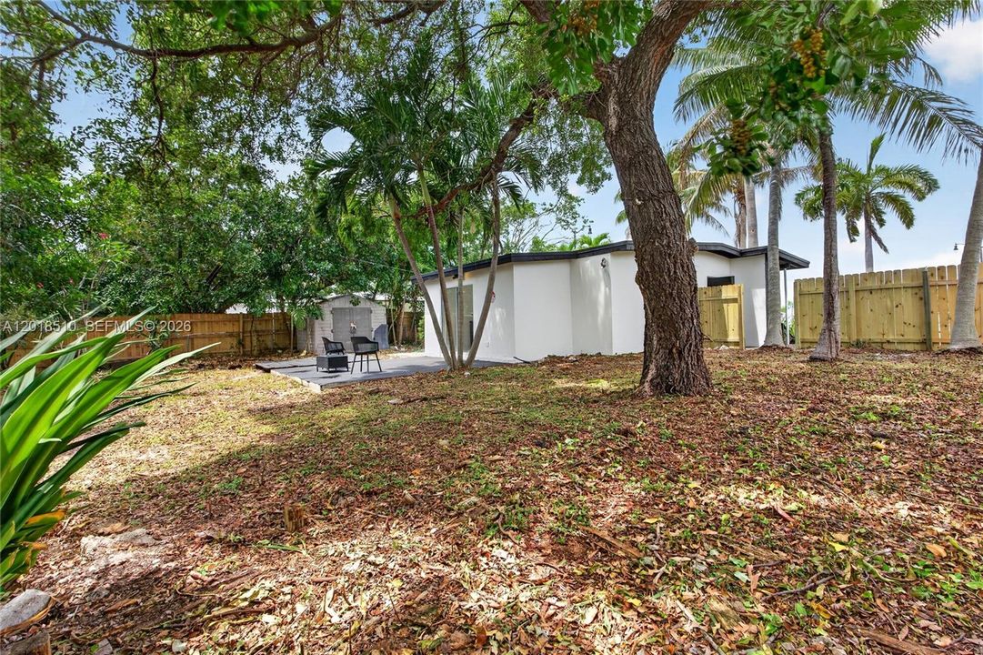 Active With Contract: $365,000 (2 beds, 1 baths, 950 Square Feet)
