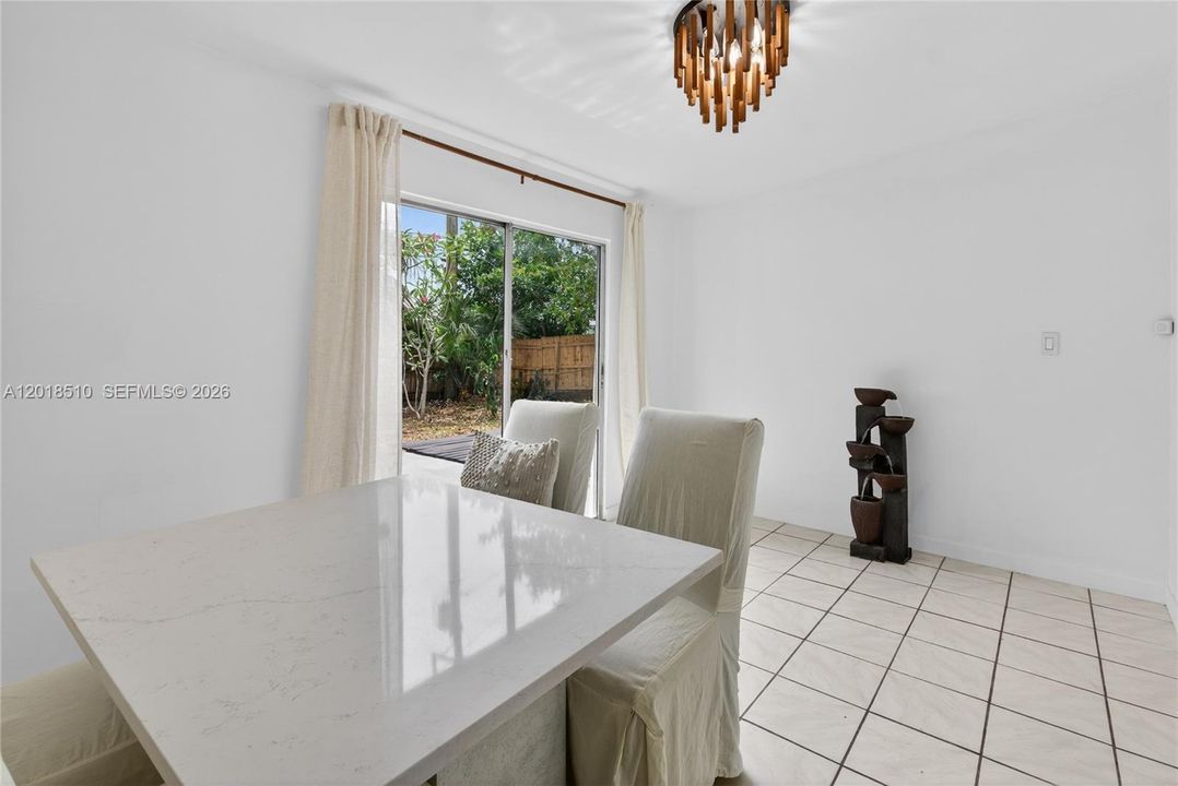 Active With Contract: $365,000 (2 beds, 1 baths, 950 Square Feet)