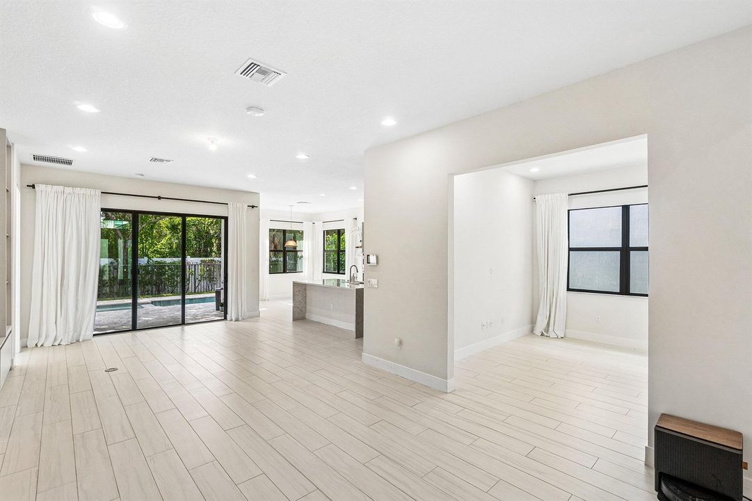 007-7284EsteroDrive-Greenacres-FL-33463-