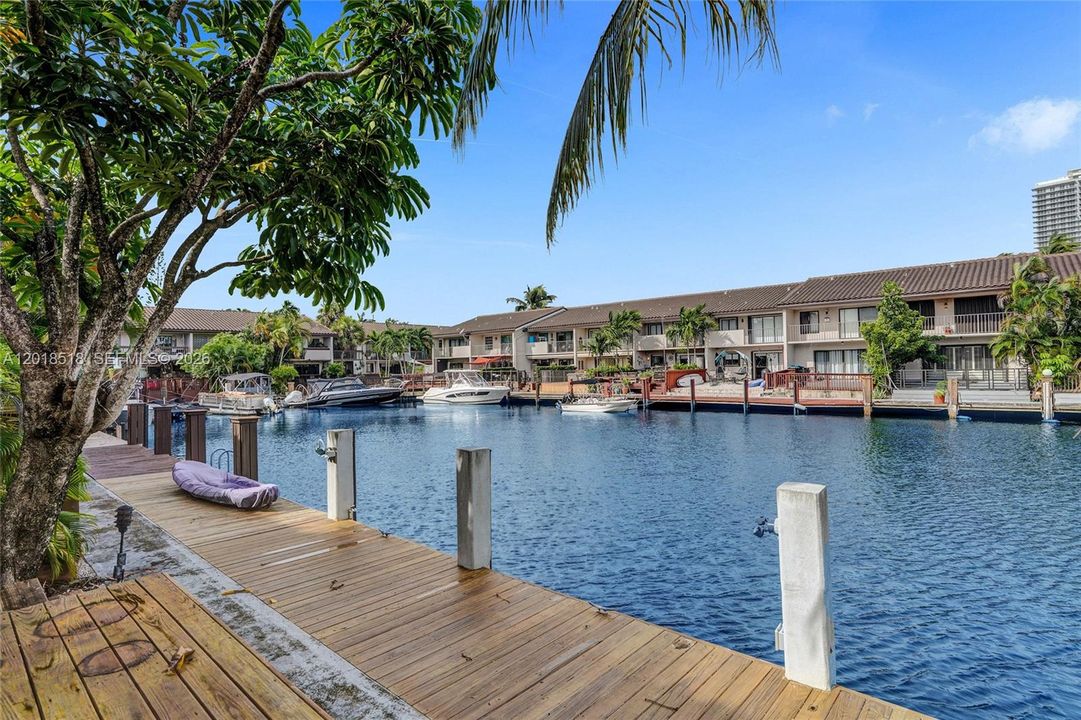 Recently Rented: $4,800 (3 beds, 2 baths, 1590 Square Feet)