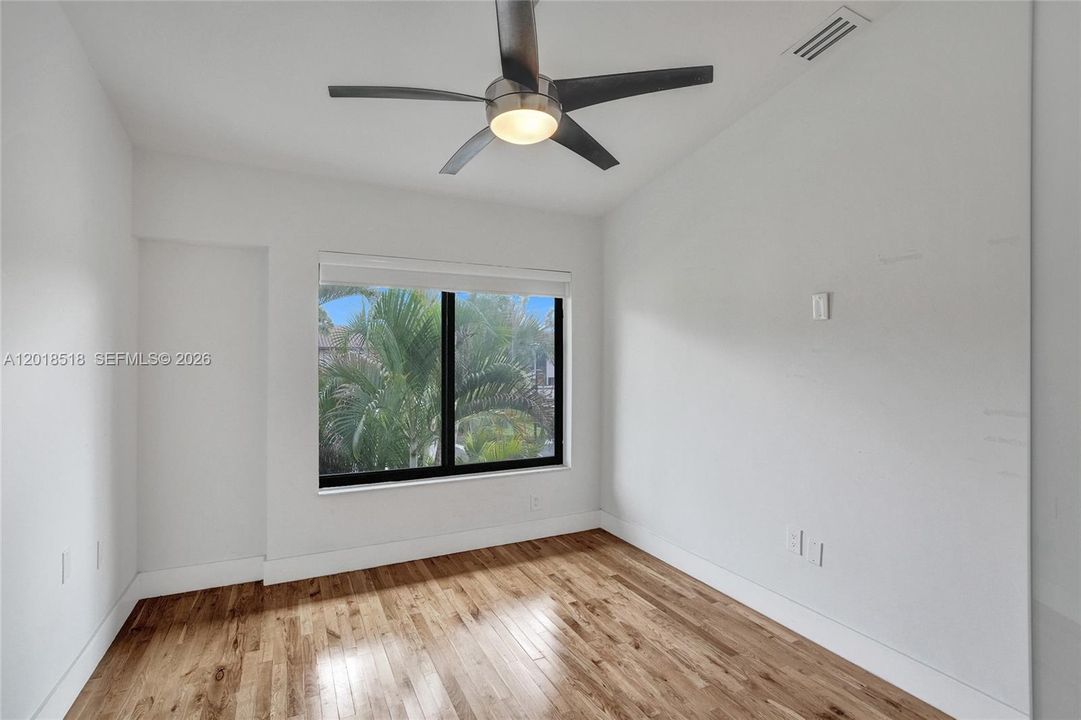 Recently Rented: $4,800 (3 beds, 2 baths, 1590 Square Feet)