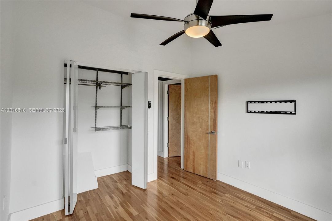 Recently Rented: $4,800 (3 beds, 2 baths, 1590 Square Feet)
