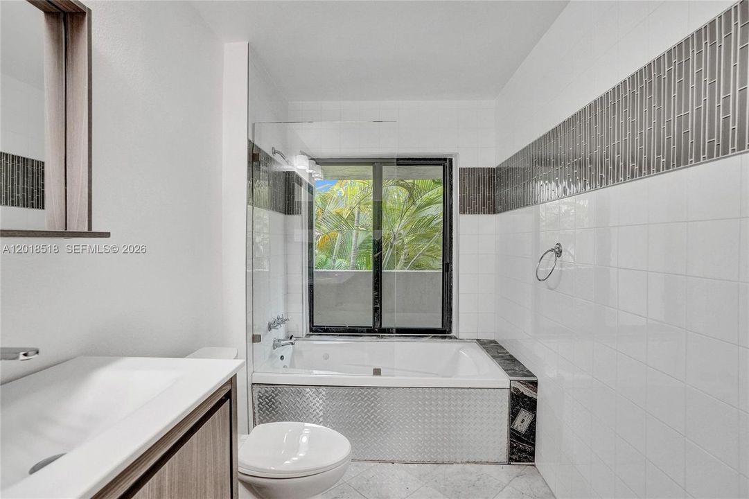 Recently Rented: $4,800 (3 beds, 2 baths, 1590 Square Feet)