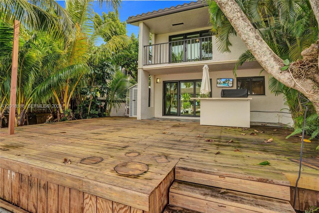 Recently Rented: $4,800 (3 beds, 2 baths, 1590 Square Feet)