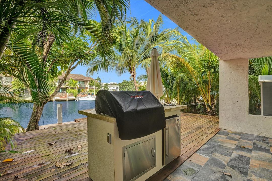 Recently Rented: $4,800 (3 beds, 2 baths, 1590 Square Feet)