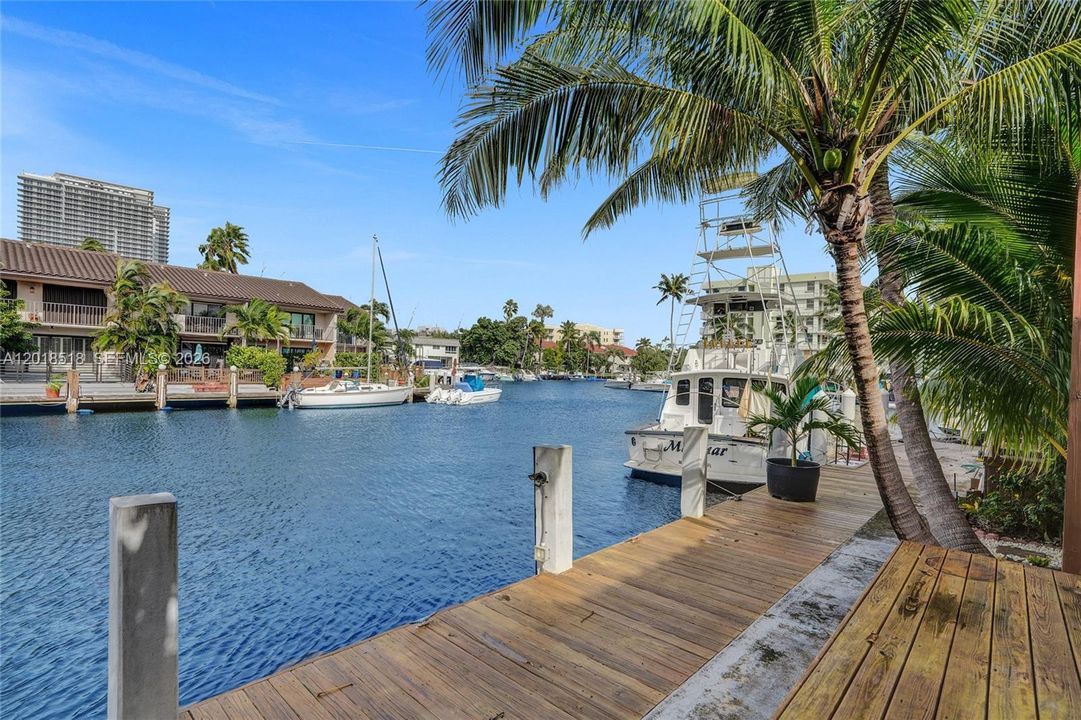 Recently Rented: $4,800 (3 beds, 2 baths, 1590 Square Feet)