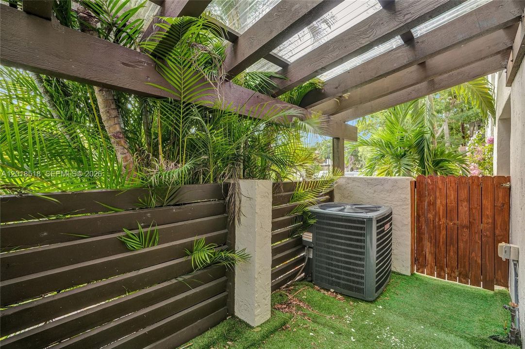 Recently Rented: $4,800 (3 beds, 2 baths, 1590 Square Feet)