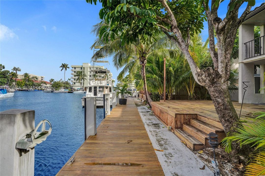 Recently Rented: $4,800 (3 beds, 2 baths, 1590 Square Feet)