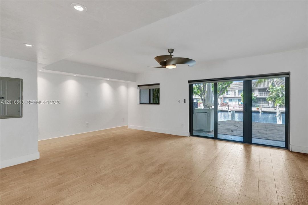 Recently Rented: $4,800 (3 beds, 2 baths, 1590 Square Feet)