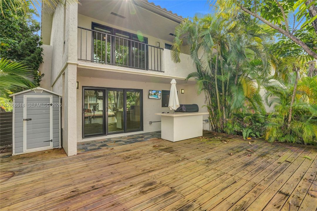 Recently Rented: $4,800 (3 beds, 2 baths, 1590 Square Feet)