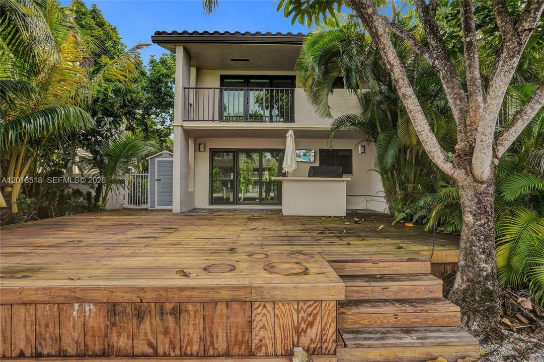 Recently Rented: $4,800 (3 beds, 2 baths, 1590 Square Feet)