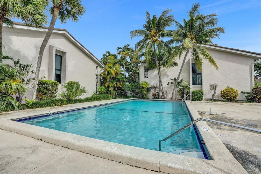 Recently Rented: $4,800 (3 beds, 2 baths, 1590 Square Feet)
