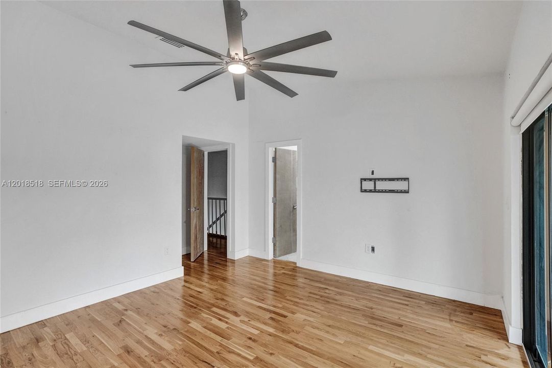 Recently Rented: $4,800 (3 beds, 2 baths, 1590 Square Feet)