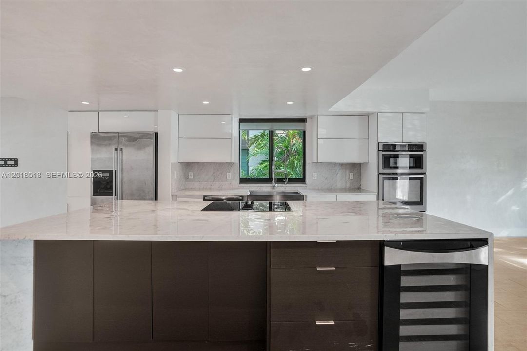 Recently Rented: $4,800 (3 beds, 2 baths, 1590 Square Feet)