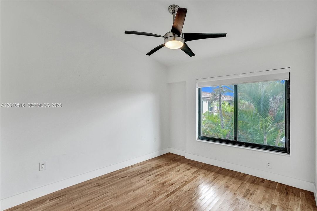 Recently Rented: $4,800 (3 beds, 2 baths, 1590 Square Feet)