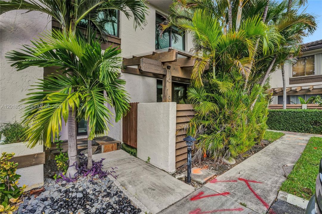 Recently Rented: $4,800 (3 beds, 2 baths, 1590 Square Feet)