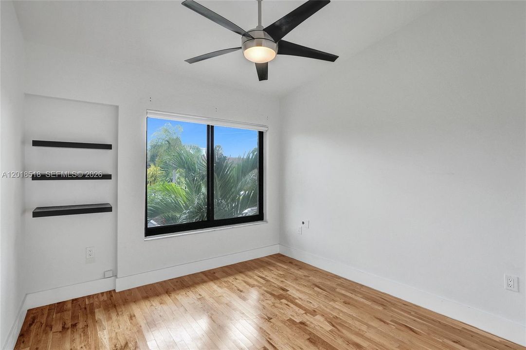 Recently Rented: $4,800 (3 beds, 2 baths, 1590 Square Feet)