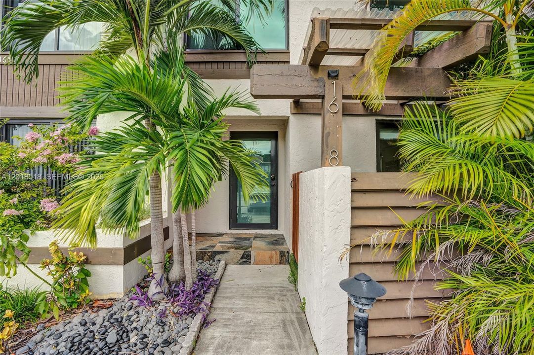 Recently Rented: $4,800 (3 beds, 2 baths, 1590 Square Feet)
