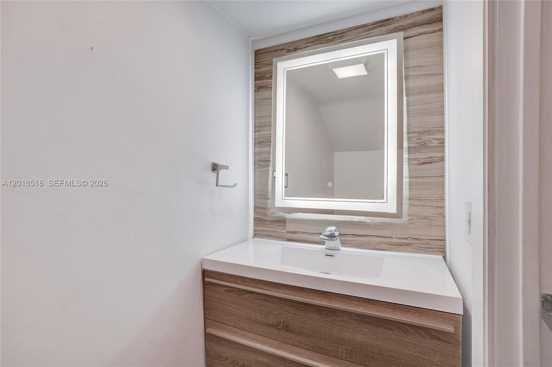 Recently Rented: $4,800 (3 beds, 2 baths, 1590 Square Feet)