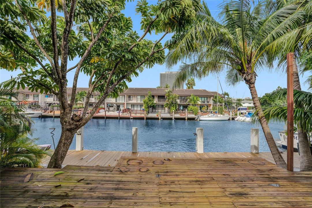 Recently Rented: $4,800 (3 beds, 2 baths, 1590 Square Feet)
