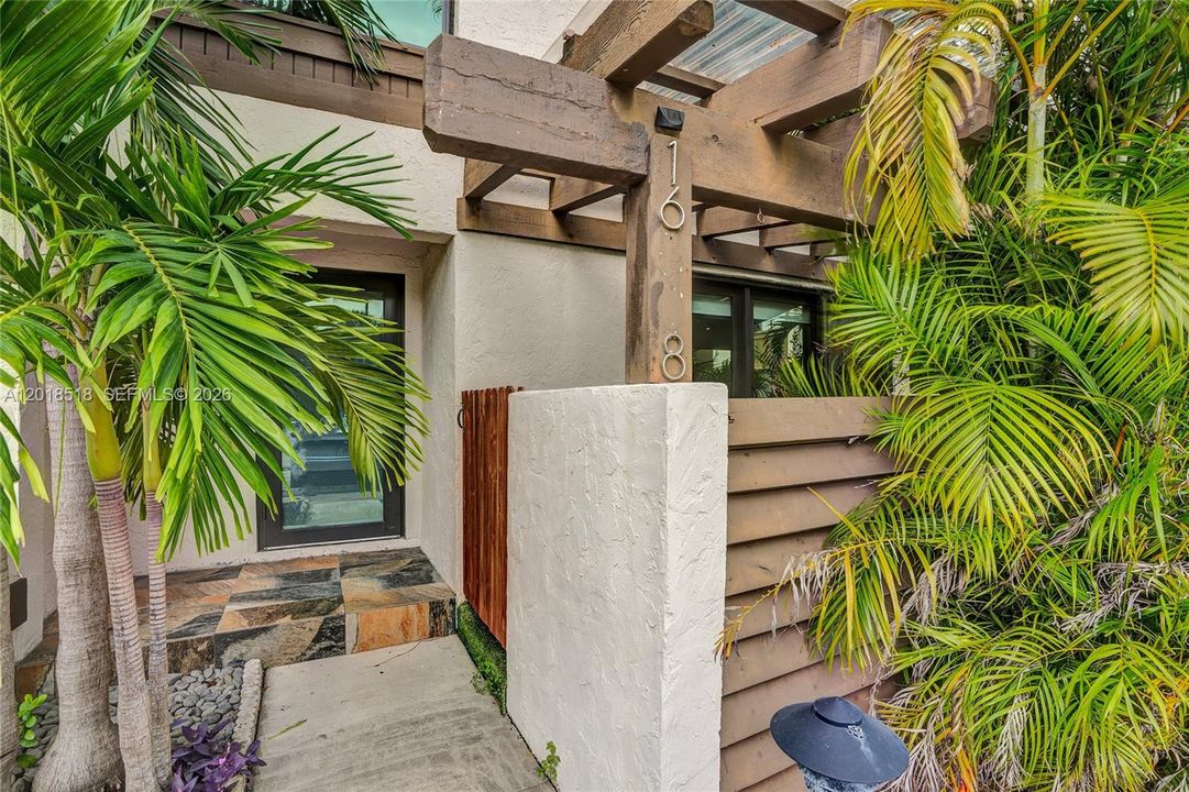 Recently Rented: $4,800 (3 beds, 2 baths, 1590 Square Feet)