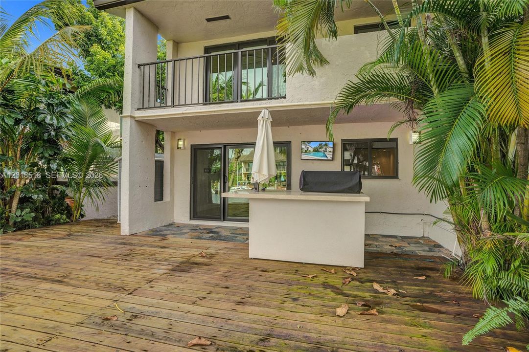 Recently Rented: $4,800 (3 beds, 2 baths, 1590 Square Feet)