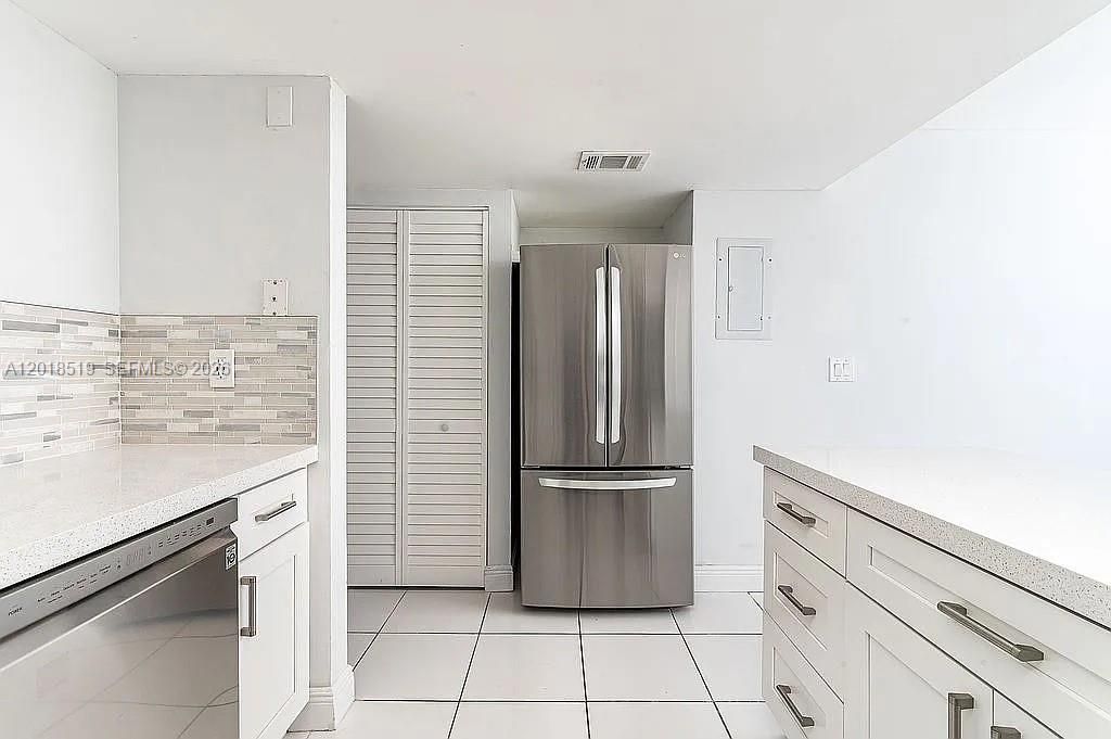 For Sale: $319,900 (3 beds, 2 baths, 1155 Square Feet)