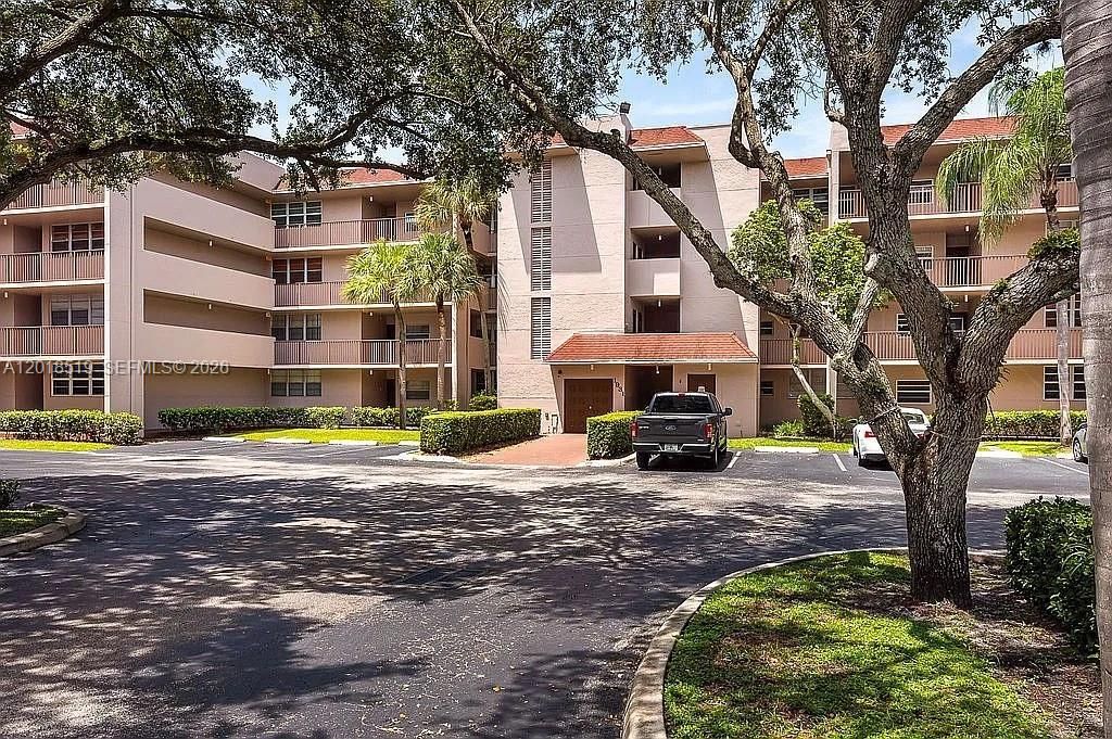 For Sale: $319,900 (3 beds, 2 baths, 1155 Square Feet)