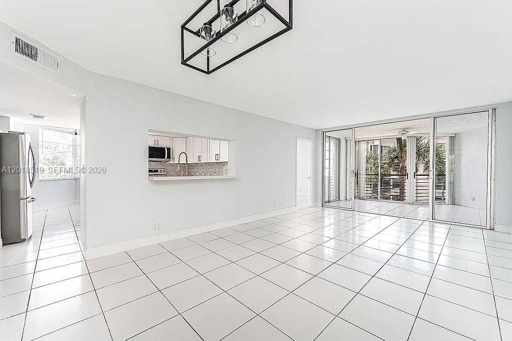 For Sale: $319,900 (3 beds, 2 baths, 1155 Square Feet)