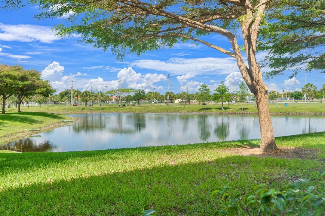 Lakeview -7735 Yardley Dr 103 Tamarac, F