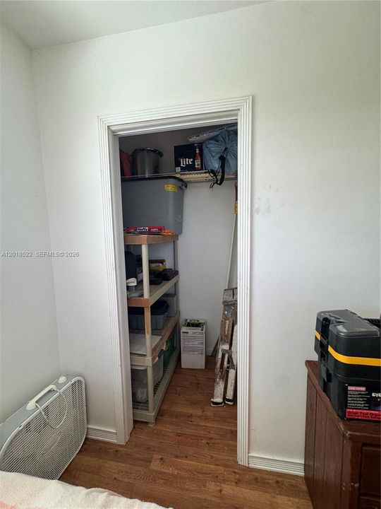 For Sale: $1,100,000 (3 beds, 1 baths, 960 Square Feet)