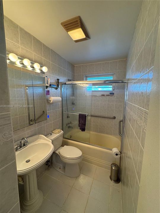 For Sale: $1,100,000 (3 beds, 1 baths, 960 Square Feet)