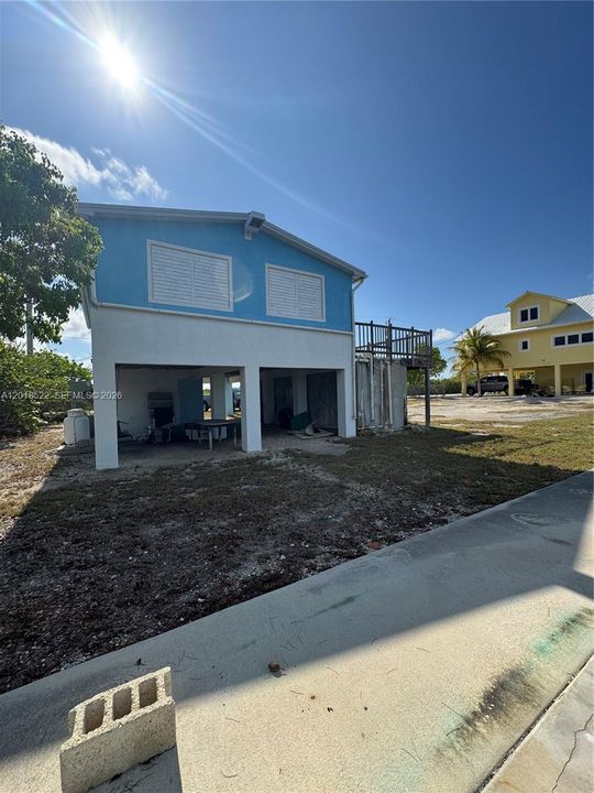 For Sale: $1,100,000 (3 beds, 1 baths, 960 Square Feet)