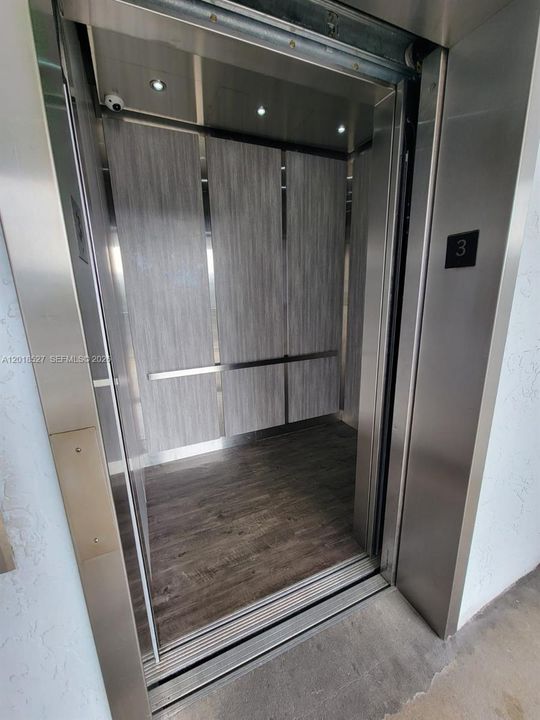 En Venta: $218,000 (2 camas, 2 baños, 832 Pies cuadrados)