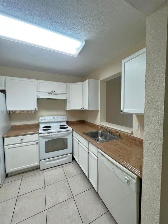 En Venta: $218,000 (2 camas, 2 baños, 832 Pies cuadrados)