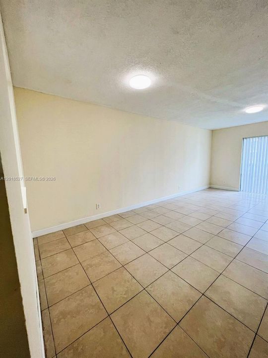 En Venta: $218,000 (2 camas, 2 baños, 832 Pies cuadrados)