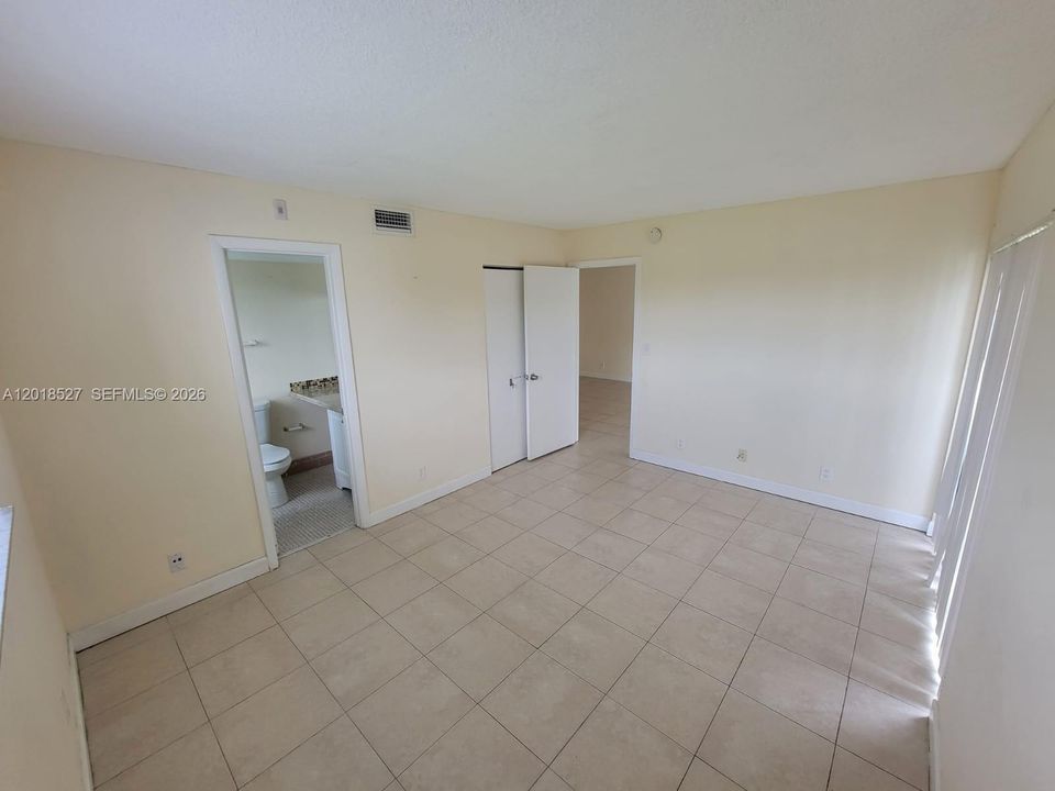 En Venta: $218,000 (2 camas, 2 baños, 832 Pies cuadrados)
