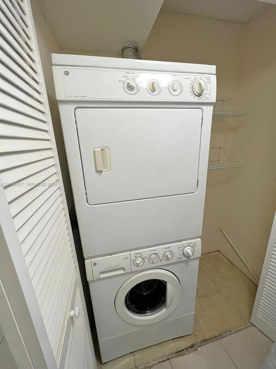 En Venta: $218,000 (2 camas, 2 baños, 832 Pies cuadrados)